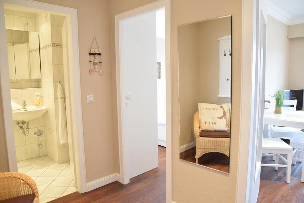 Schoenes Neues Hochwertig Renoviertes 2-Zimmer Appartement In Der 4. Etage. เวสเทอร์แลนด์ ภายนอก รูปภาพ